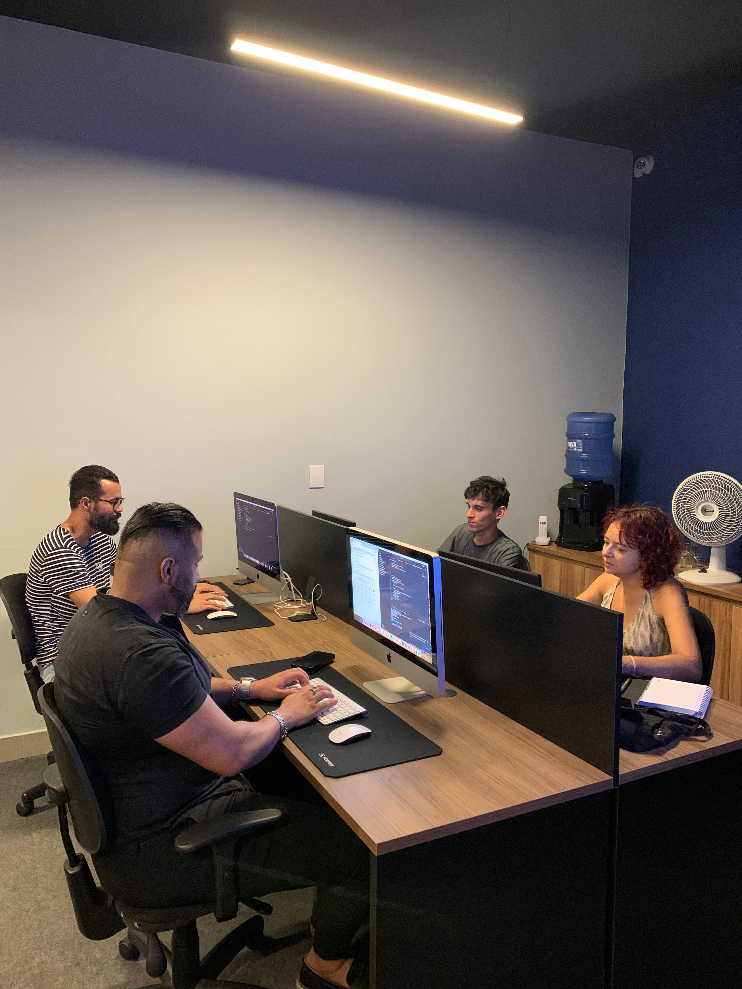 Turma Web reunida em sala de aula